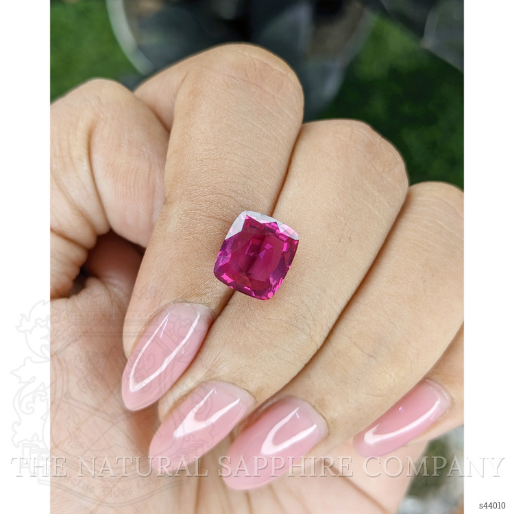 4.09 Ct. Purplish Pink Sapphire from Ceylon (Sri Lanka)
