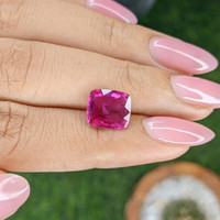 4.09 Ct. Purplish Pink Sapphire from Ceylon (Sri Lanka) Life Style