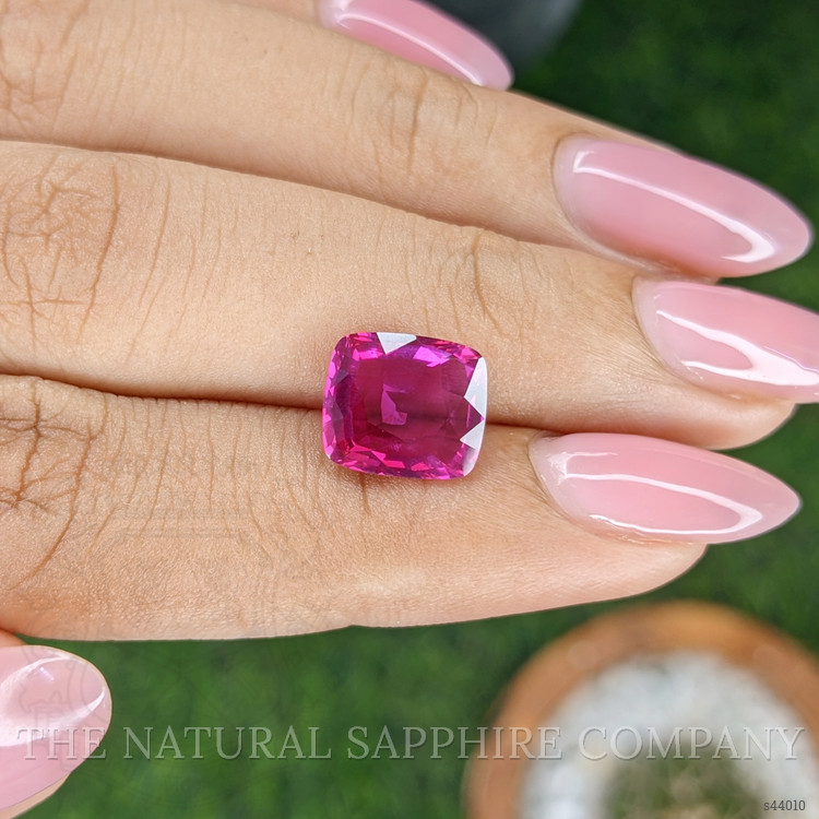 4.09 Ct. Purplish Pink Sapphire from Ceylon (Sri Lanka)