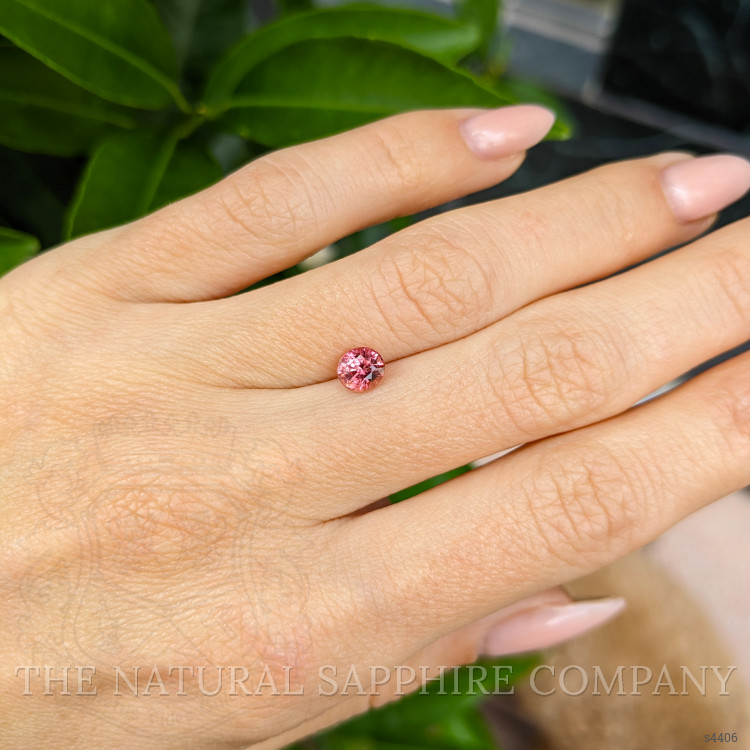 0.87 Ct. Padparadscha Sapphire from Ceylon (Sri Lanka)