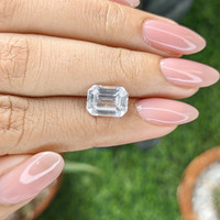 4.02 Ct. White Sapphire from Ceylon (Sri Lanka) Life Style