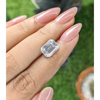 4.02 Ct. White Sapphire from Ceylon (Sri Lanka) Life Style