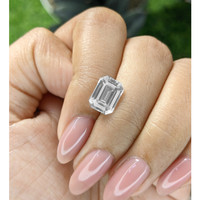 4.02 Ct. White Sapphire from Ceylon (Sri Lanka) Life Style