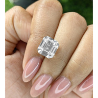 5.05 Ct. White Sapphire from Ceylon (Sri Lanka) Life Style