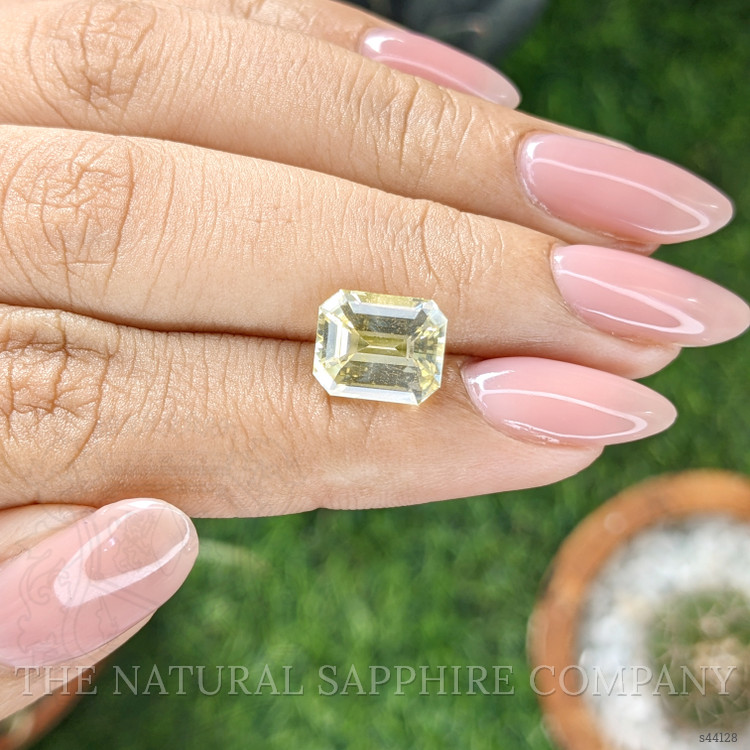 4.52 Ct. Yellow Sapphire from Ceylon (Sri Lanka)