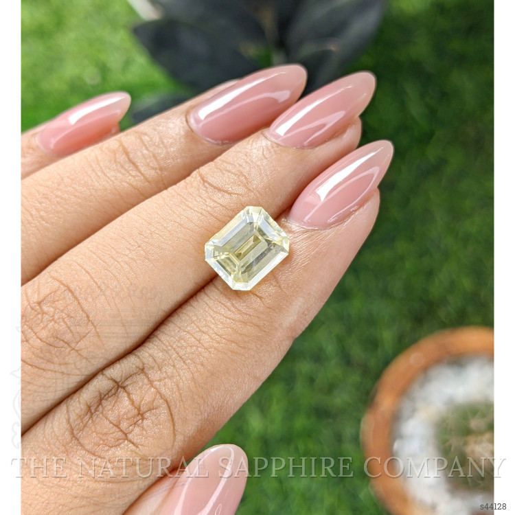 4.52 Ct. Yellow Sapphire from Ceylon (Sri Lanka)