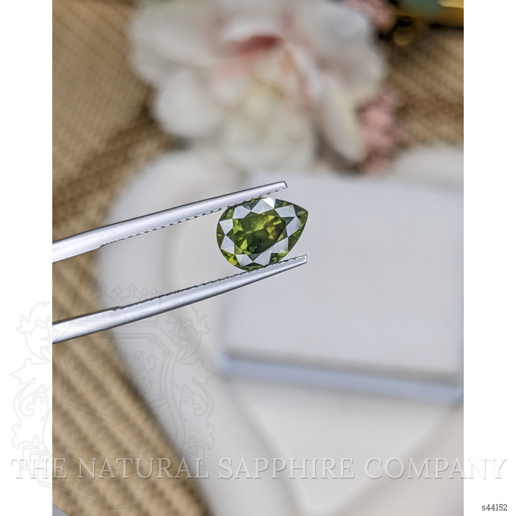 2.52 Ct. Yellowish Green Sapphire from Ceylon (Sri Lanka)