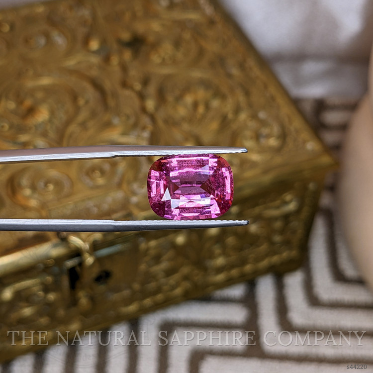 6.08 Ct. Pink Sapphire from Ceylon (Sri Lanka)