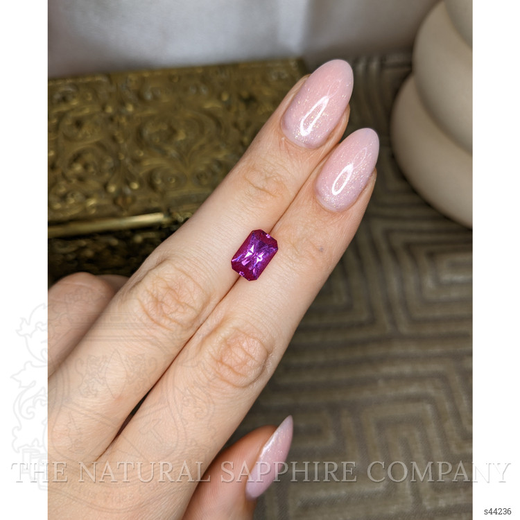 3.87 Ct. Purplish Pink Sapphire from Ceylon (Sri Lanka)