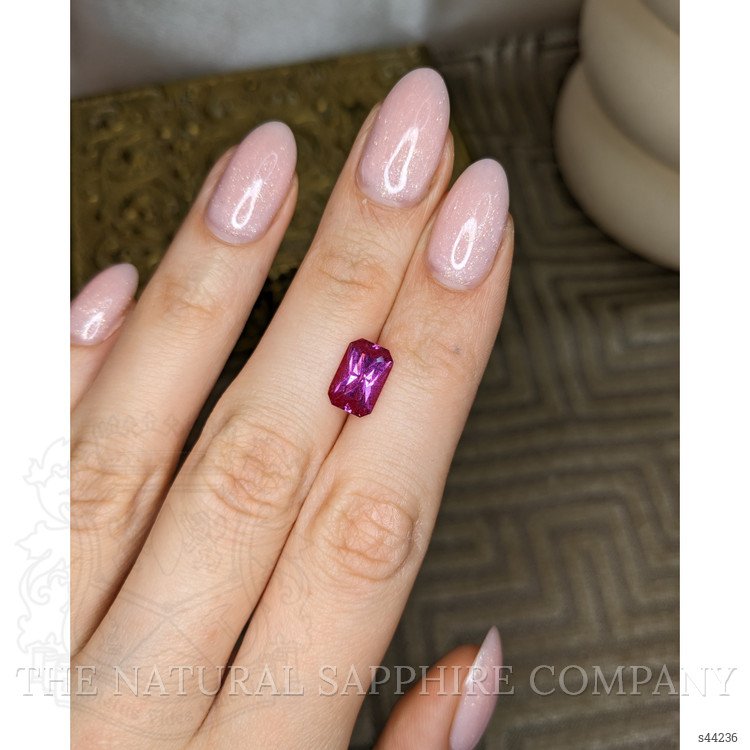 3.87 Ct. Purplish Pink Sapphire from Ceylon (Sri Lanka)