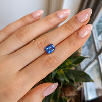 4.06 Ct. Blue Sapphire from Ceylon (Sri Lanka) Life Style