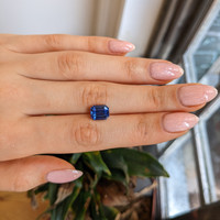 4.06 Ct. Blue Sapphire from Ceylon (Sri Lanka) Life Style