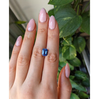 4.06 Ct. Blue Sapphire from Ceylon (Sri Lanka) Life Style