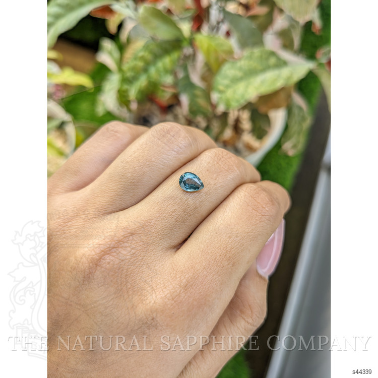 1.05 Ct. Greenish Blue Sapphire from Ceylon (Sri Lanka)