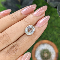 4.04 Ct. Yellowish Green Sapphire from Ceylon (Sri Lanka) Life Style
