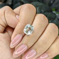 4.04 Ct. Yellowish Green Sapphire from Ceylon (Sri Lanka) Life Style