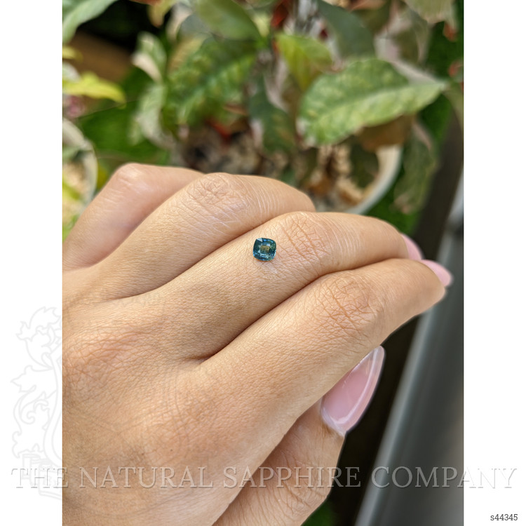 0.48 Ct. Greenish Blue Sapphire from Ceylon (Sri Lanka)