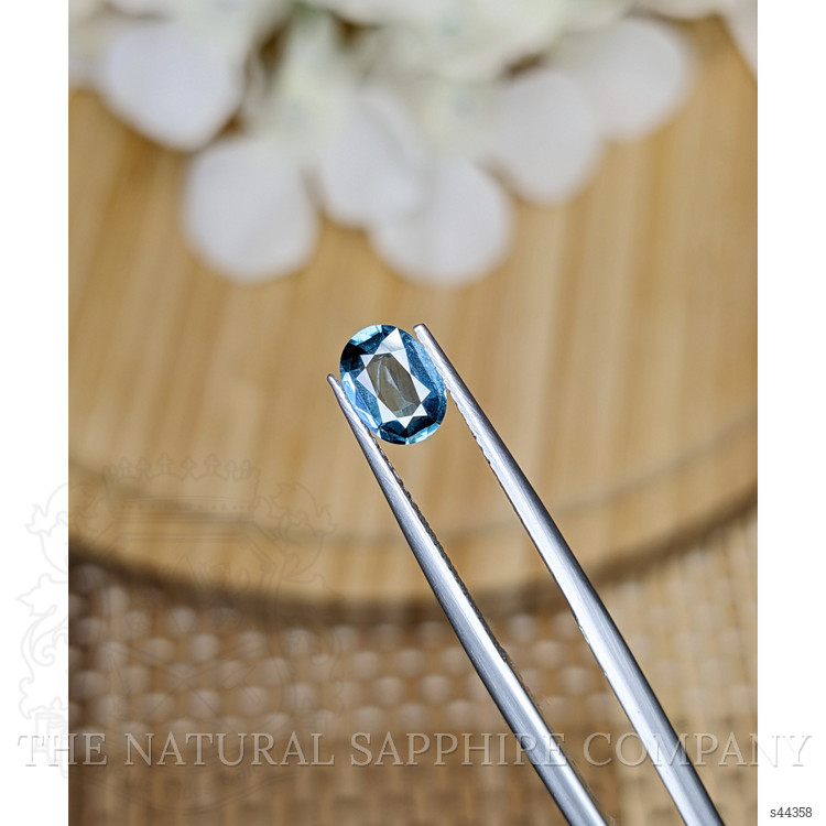 0.91 Ct. Greenish Blue Sapphire from Ceylon (Sri Lanka)