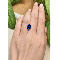 4.50 Ct. Blue Sapphire from Ceylon (Sri Lanka) Life Style