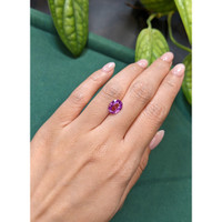 3.01 Ct. Purplish Pink Sapphire from Ceylon (Sri Lanka) Life Style