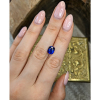 4.03 Ct. Blue Sapphire from Ceylon (Sri Lanka) Life Style
