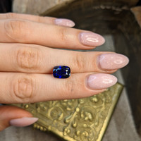 4.56 Ct. Blue Sapphire from Ceylon (Sri Lanka) Life Style