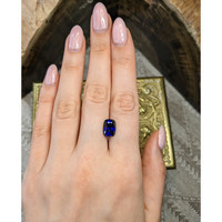 4.56 Ct. Blue Sapphire from Ceylon (Sri Lanka) Life Style