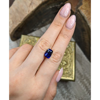 4.56 Ct. Blue Sapphire from Ceylon (Sri Lanka) Life Style