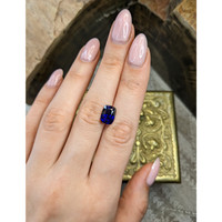 4.56 Ct. Blue Sapphire from Ceylon (Sri Lanka) Life Style