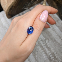 7.57 Ct. Blue Sapphire from Ceylon (Sri Lanka) Life Style