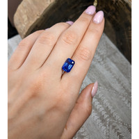 7.73 Ct. Blue Sapphire from Ceylon (Sri Lanka) Life Style