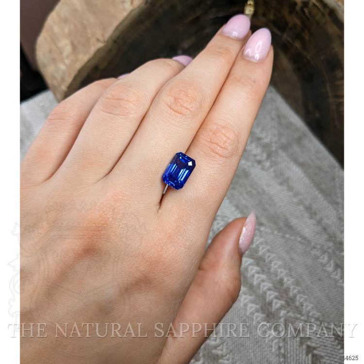 7.73 Ct. Blue Sapphire from Ceylon (Sri Lanka)