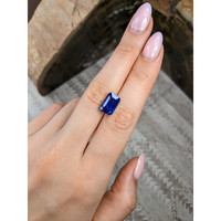 7.73 Ct. Blue Sapphire from Ceylon (Sri Lanka) Life Style