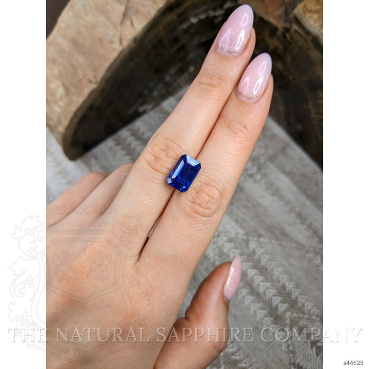 7.73 Ct. Blue Sapphire from Ceylon (Sri Lanka)