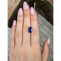 7.73 Ct. Blue Sapphire from Ceylon (Sri Lanka) Life Style