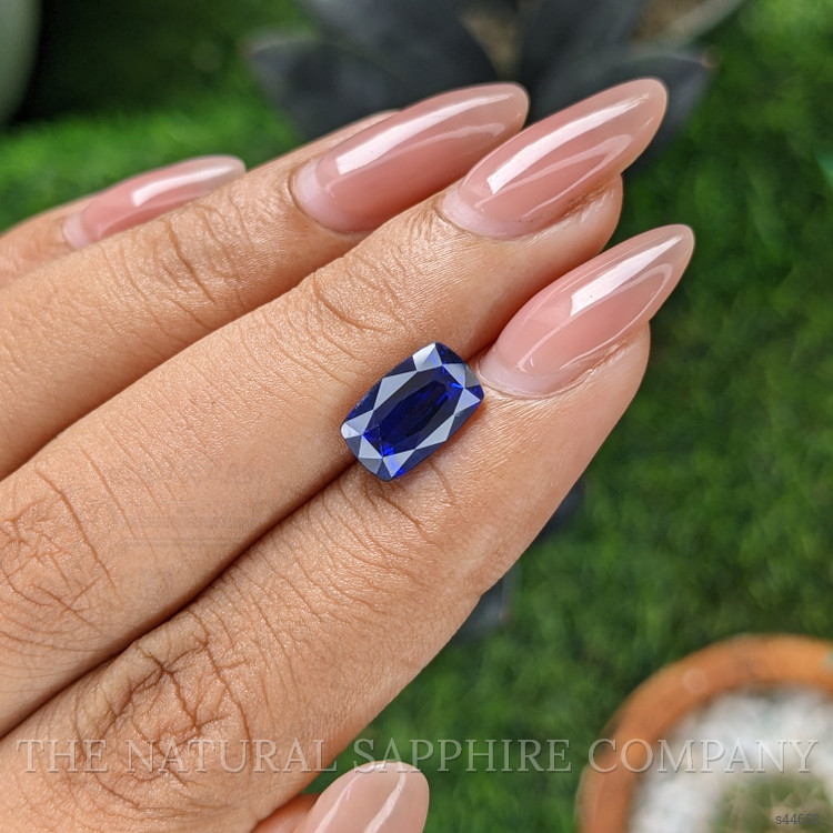 3.05 Ct. Blue Sapphire from Ceylon (Sri Lanka)