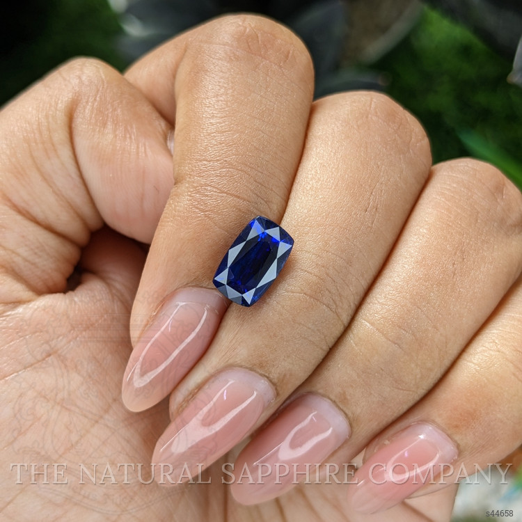 3.05 Ct. Blue Sapphire from Ceylon (Sri Lanka)