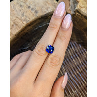5.04 Ct. Blue Sapphire from Ceylon (Sri Lanka) Life Style