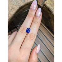 3.06 Ct. Blue Sapphire from Ceylon (Sri Lanka) Life Style