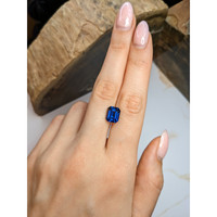 4.45 Ct. Blue Sapphire from Ceylon (Sri Lanka) Life Style