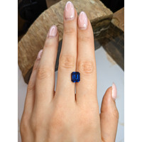 4.45 Ct. Blue Sapphire from Ceylon (Sri Lanka) Life Style