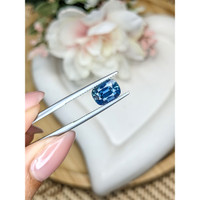 3.19 Ct. Greenish Blue Sapphire from Ceylon (Sri Lanka) Life Style