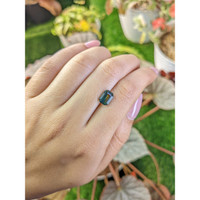 2.51 Ct. Bi Color / Parti Sapphire from Ceylon (Sri Lanka) Life Style