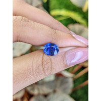 3.05 Ct. Blue Sapphire from Ceylon (Sri Lanka) Life Style