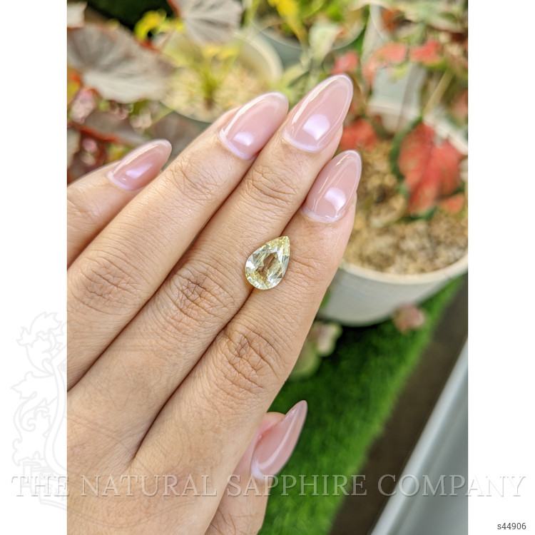 3.45 Ct. Greenish Yellow Sapphire from Ceylon (Sri Lanka)