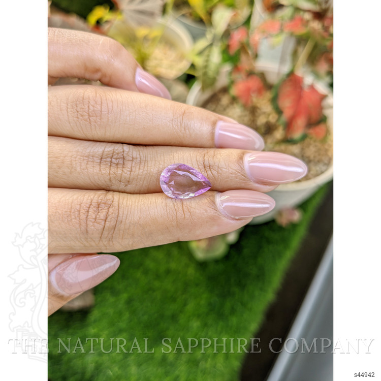 3.96 Ct. Purplish Pink Sapphire from Ceylon (Sri Lanka)