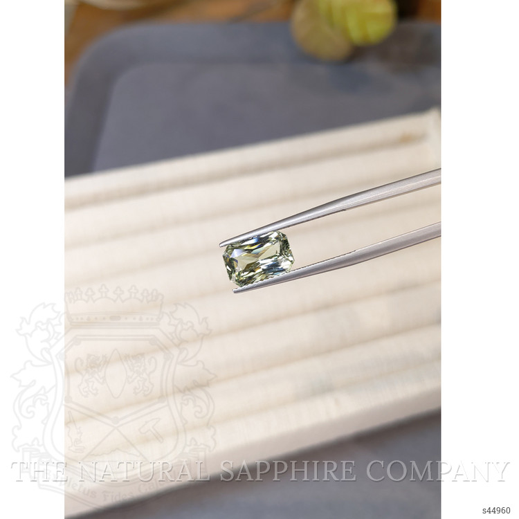4.03 Ct. Yellowish Green Sapphire from Ceylon (Sri Lanka)