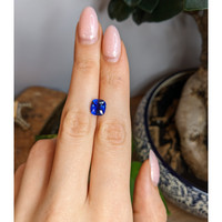 3.14 Ct. Blue Sapphire from Ceylon (Sri Lanka) Life Style