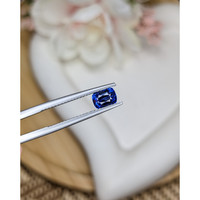 1.06 Ct. Blue Sapphire from Ceylon (Sri Lanka) Life Style