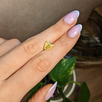 3.05 Ct. Yellow Sapphire from Ceylon (Sri Lanka) Life Style